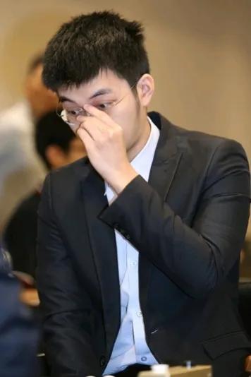 关注台湾棋战：
宝岛天元赛~许皓鋐三连霸




中国台湾天元赛是宝岛10项围棋