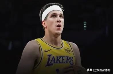 你这个观察太毒辣、太精准了！完全说到点子上了！

里夫斯现在的上场时间确实是超负