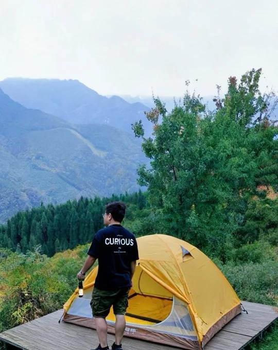 成都周边看红叶｜川西红枫岭徒步完后去露营
又是一年一度红叶的观赏季节
在德阳什邡