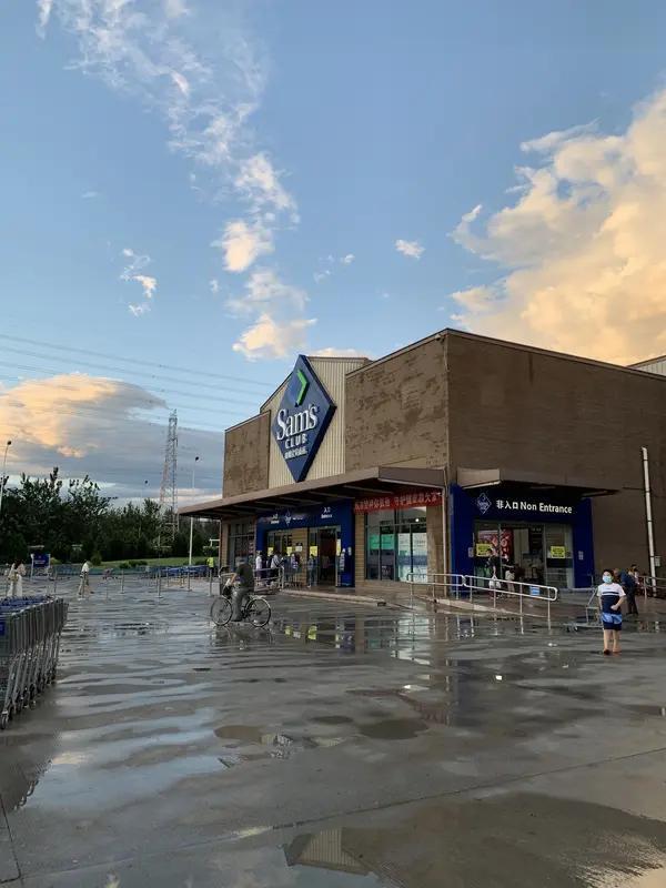 山姆为何食安问题频发 从乌冬面煮出蛆虫、猪肉溯源日期造假，到曲奇配料表“张冠李戴