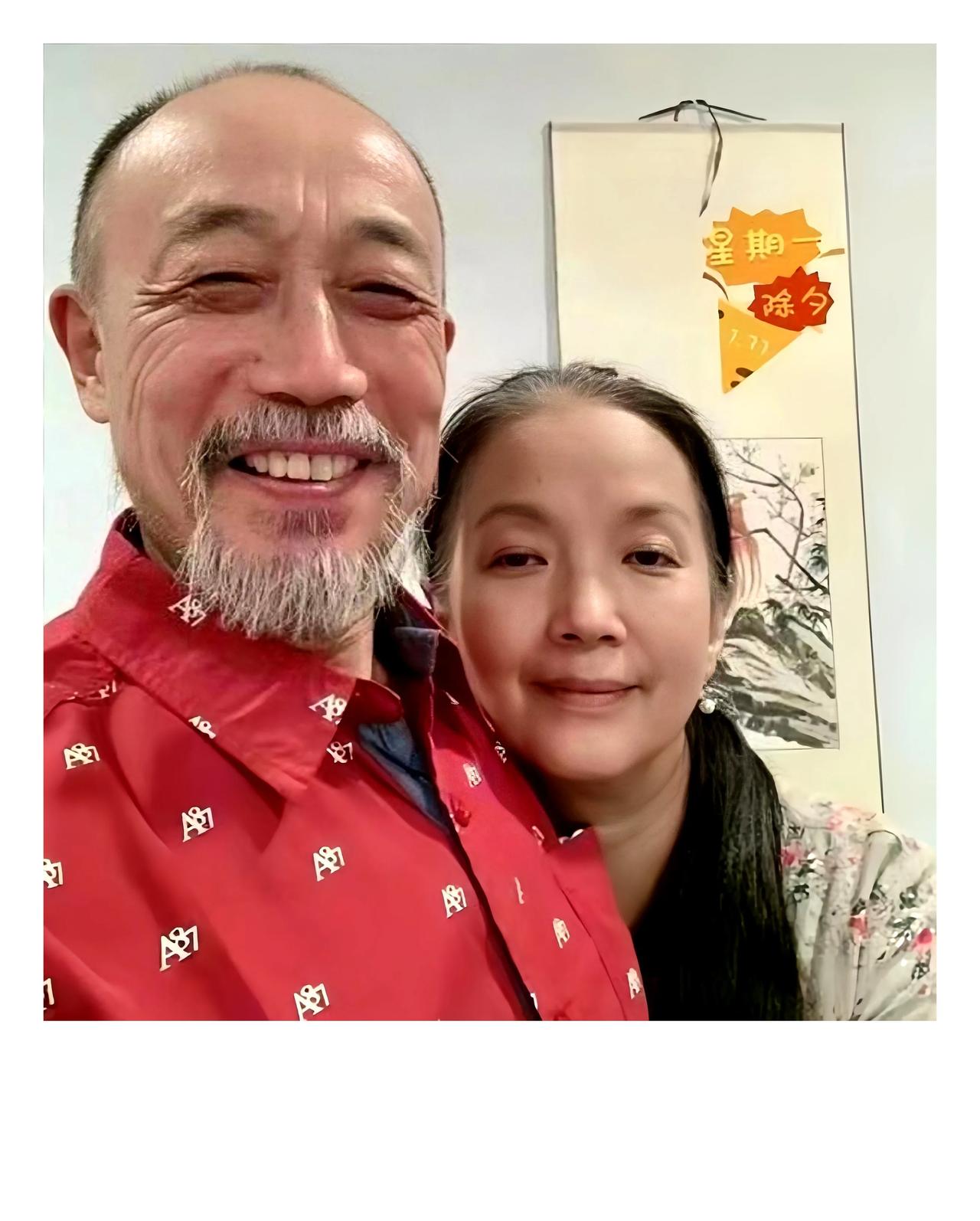 吕丽萍与张丰毅离婚后，
在拍摄激情燃烧的岁月时，
与孙海英擦出爱情火花！
两人结