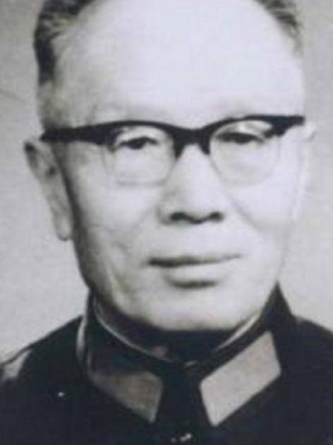 1942年，万毅身陷牢狱，蒋介石下令秘密处决，万毅知道后，趁机翻墙跑了，结果，刚