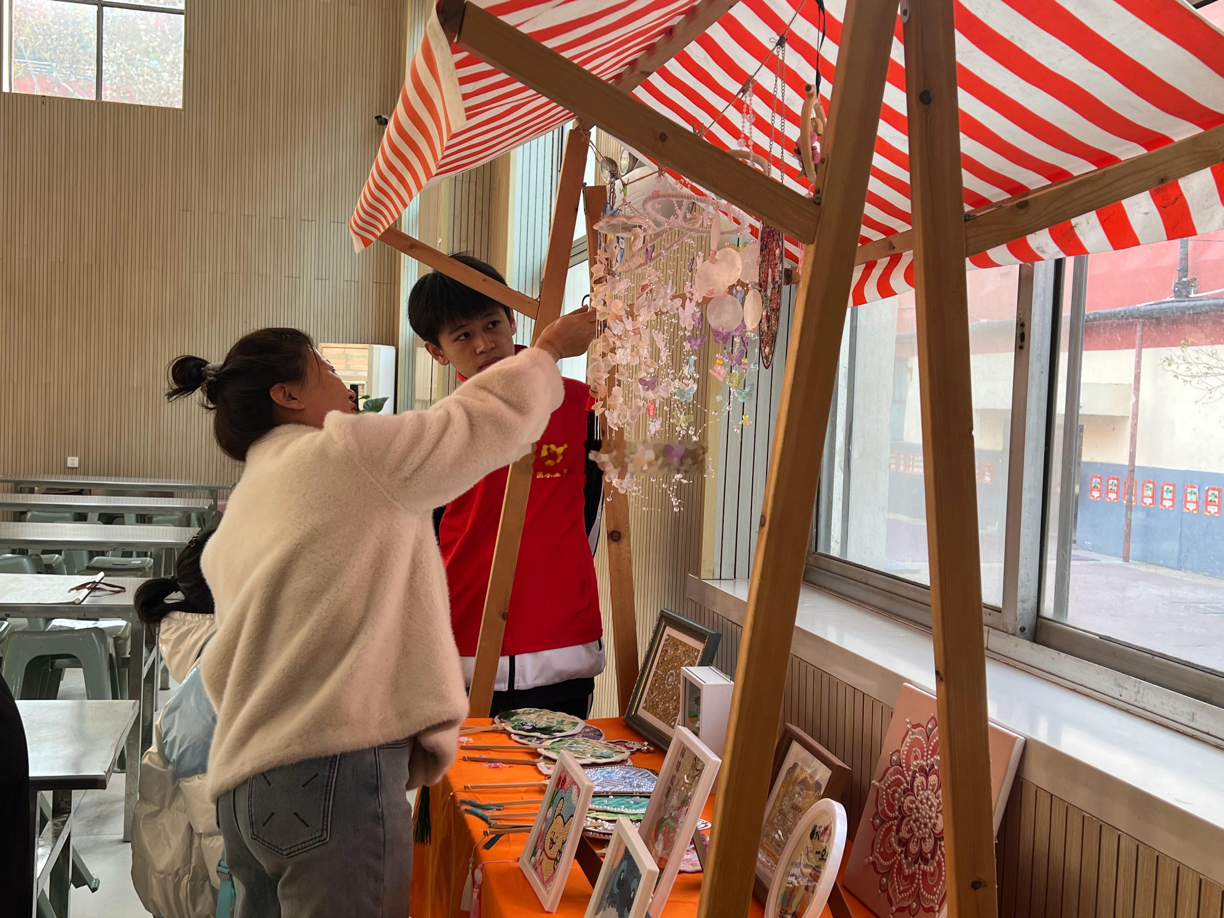 启明学校的学生真是全面发展 