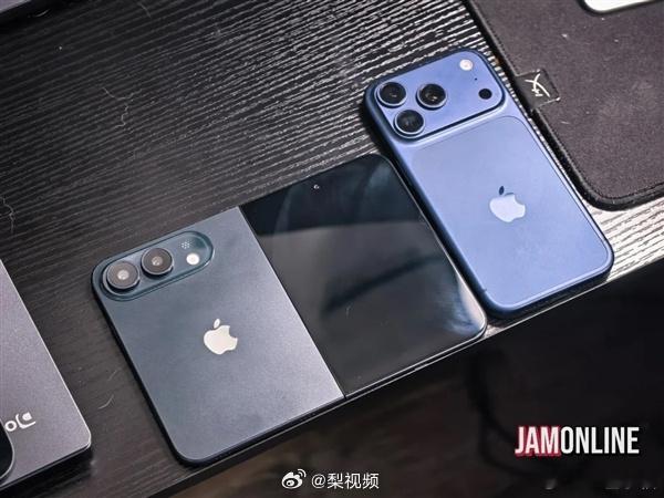 iPhoneUltra黑色机模苹果这个折叠屏还是没有华为设计的好看我说实话 