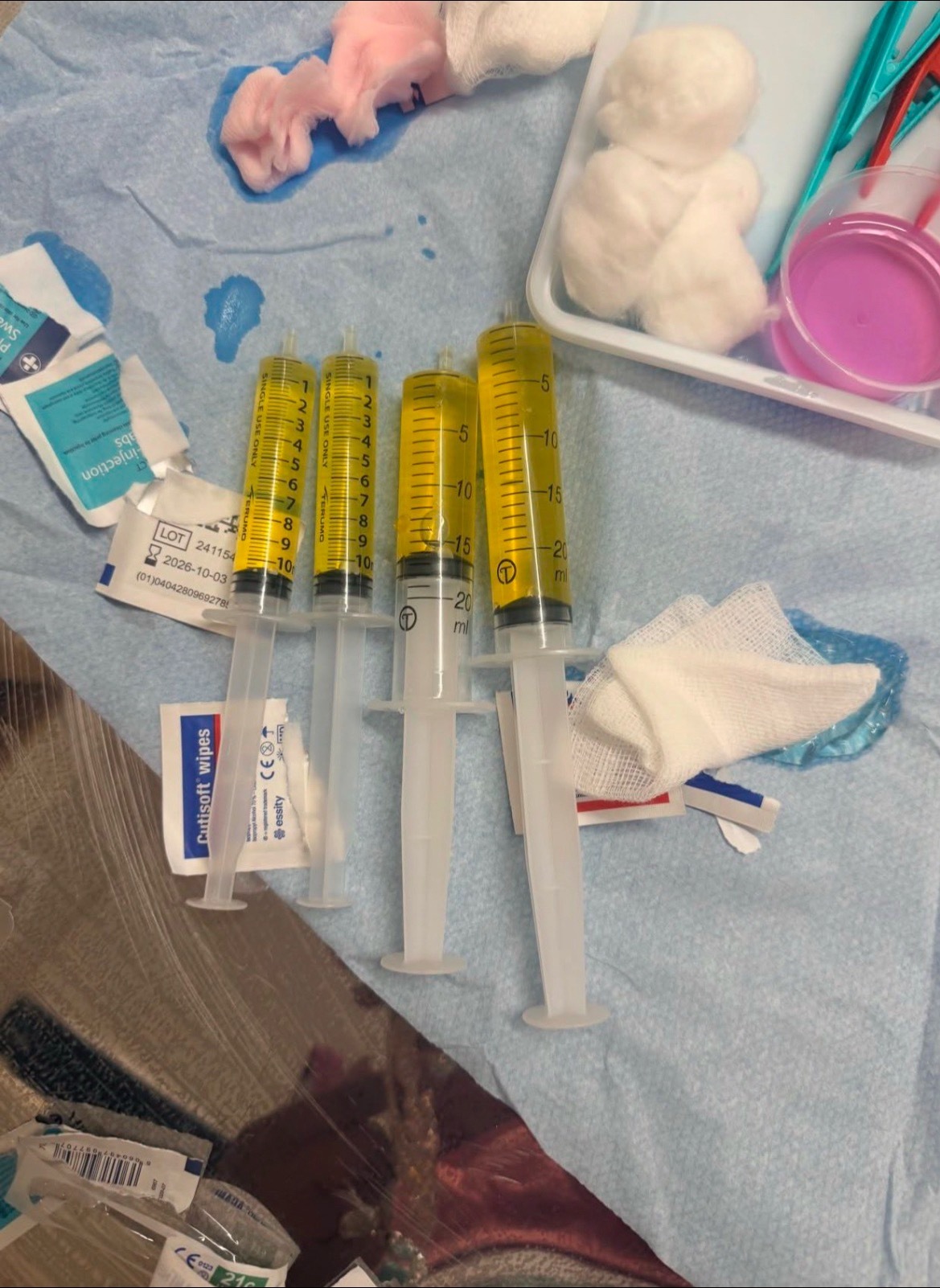 小威廉姆斯退出温网女双🚨突发新闻：塞雷娜·威廉姆斯被迫从温布尔登网球锦标赛的双