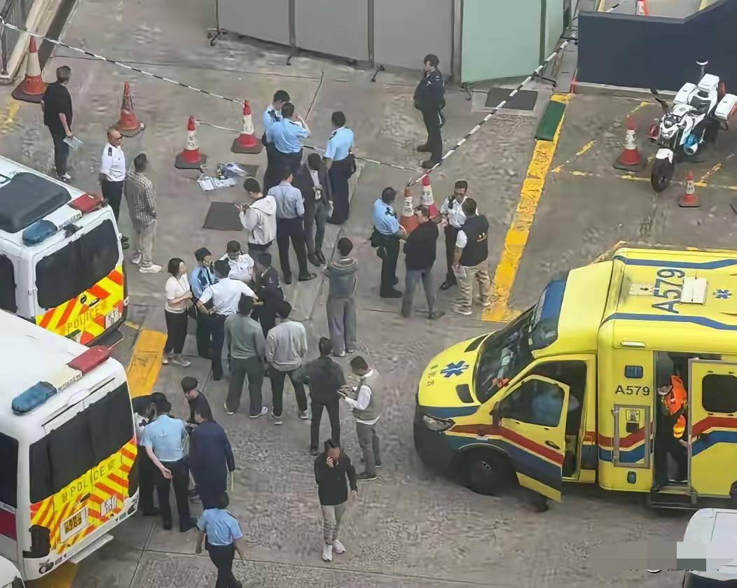 月薪3万也留不住一条年轻的生命，

23岁香港女警在警署内自杀，真的太让人心痛了