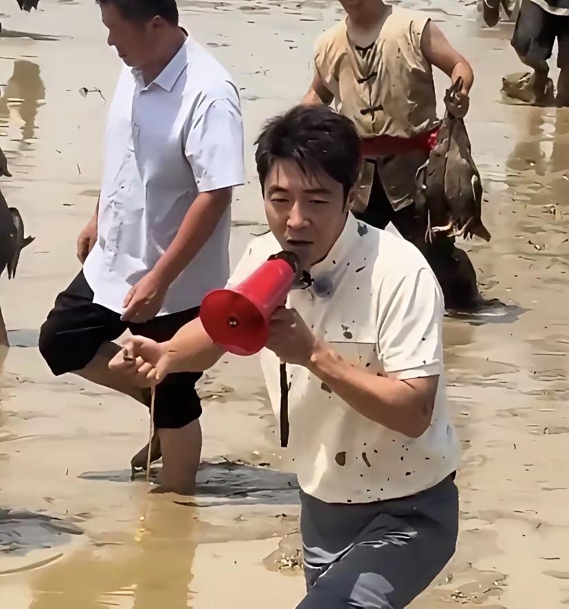 撒贝宁非常接地气，任劳任怨