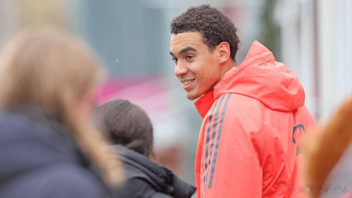 贾迈勒·穆西亚拉何时会在拜仁慕尼黑复出？教练文森特·孔帕尼依然要求大家耐心等待，