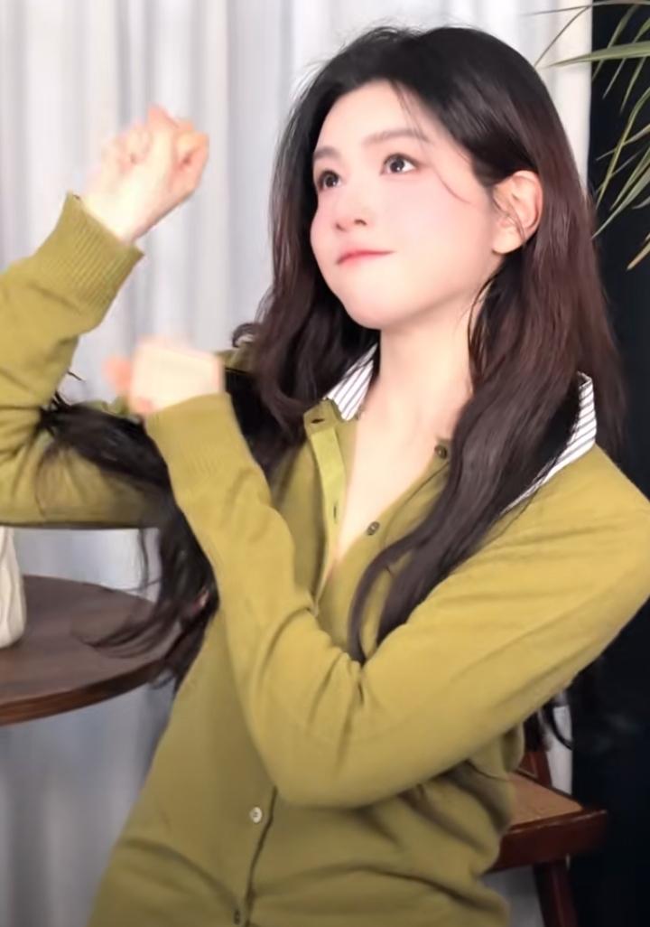 陈晓是怎么想的，

这么好看的老婆也不要了。

要学历有学历，要情商有情商，
