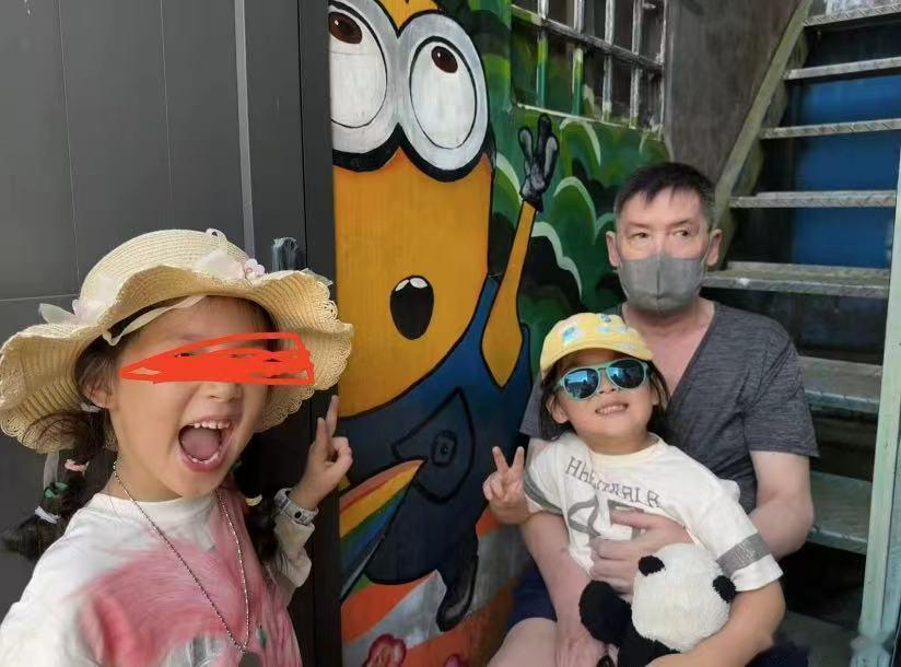 郭碧婷爸爸晒向笙向芷，兄妹俩简直复制粘贴，基因太强大！ 