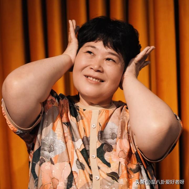 “房主任”这个事
给所有艺人都提了个醒
一个人，别管自己有钱没钱，别管自己流量大