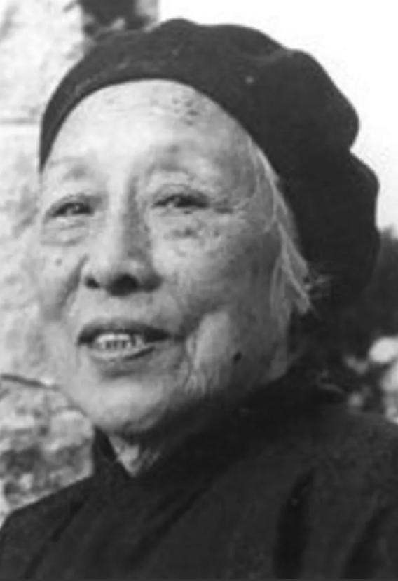 1941年，何香凝乘船遇海匪，被一伙人开枪逼停船，整船人陷入绝望，她却不慌说：“