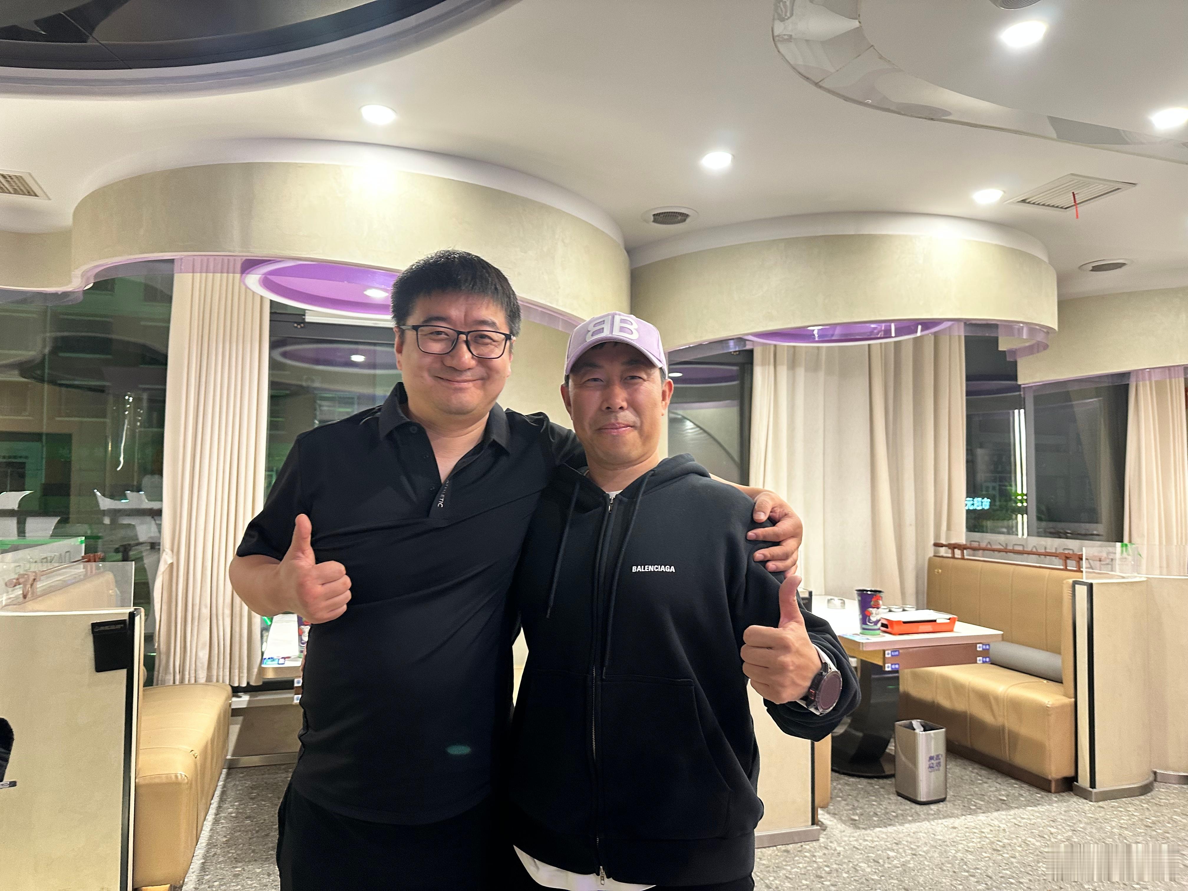 他乡遇故人，足球真美好。谁能想到，在宁夏的一座小县城里，竟能偶遇老朋友。身后一声