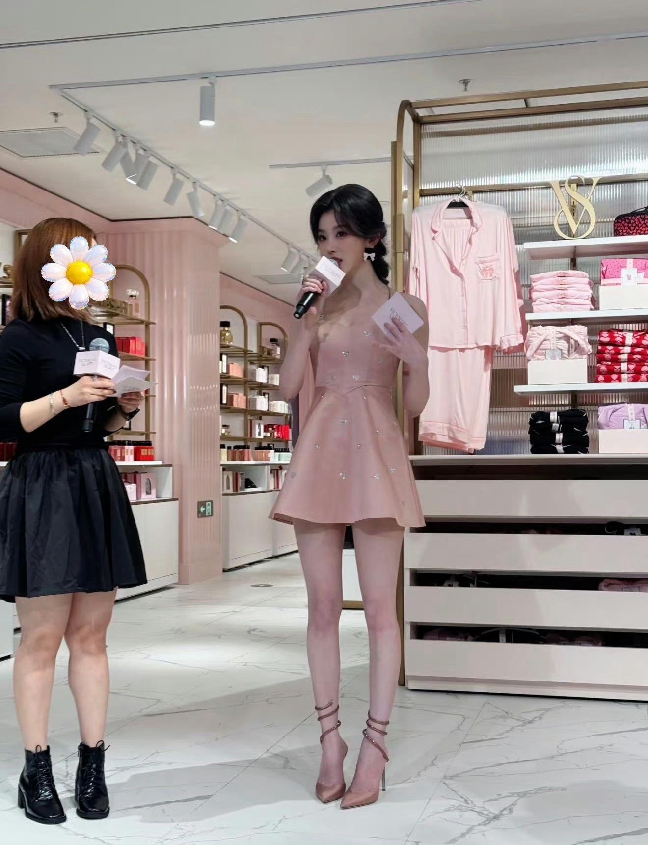 孔雪儿生图原来长这样！驾驭粉色不在话下呀！像芭比公主一样 