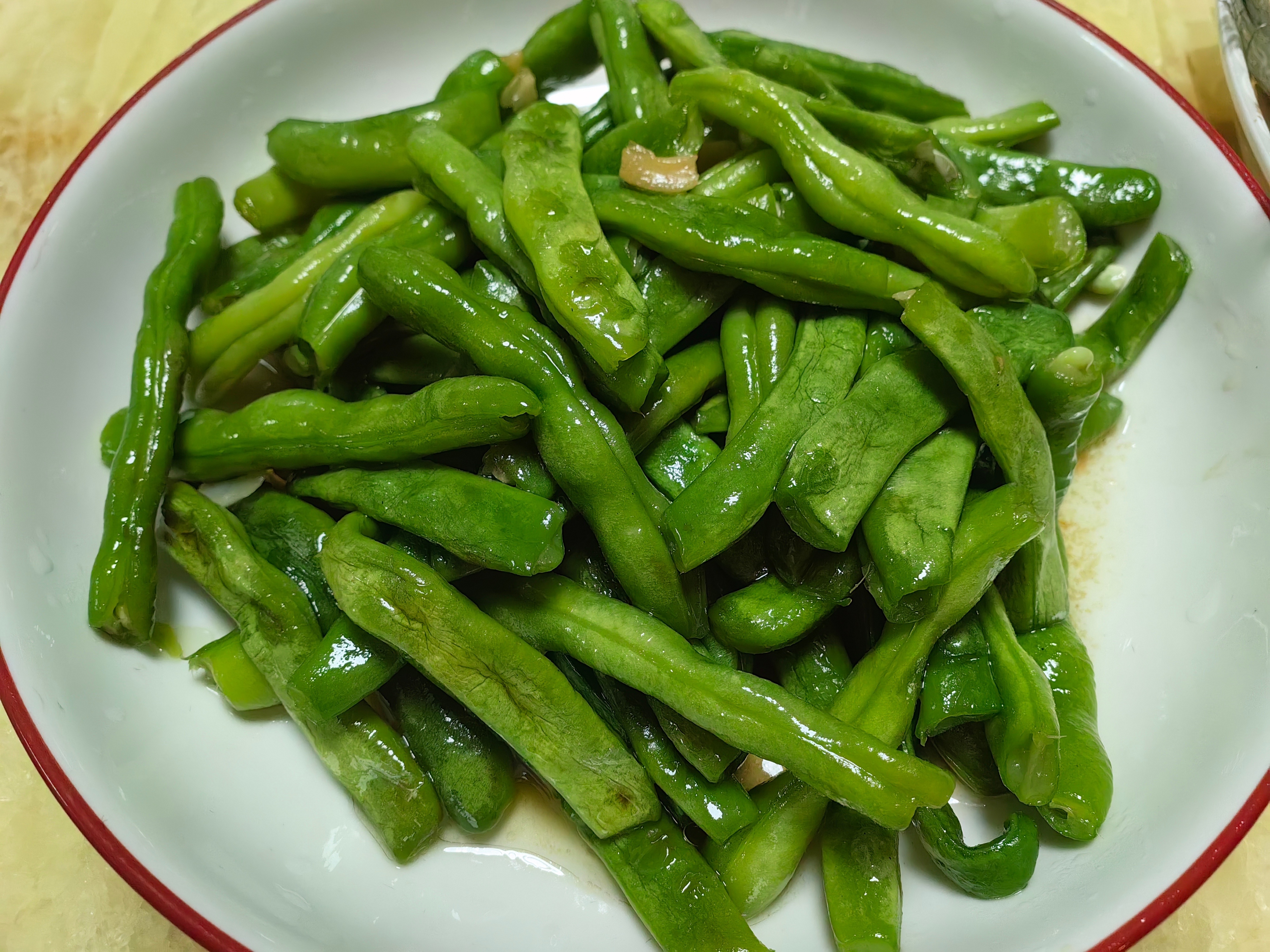 家常菜 清蒸黄翅鱼，鸡蛋炒苦瓜，卤肉骨鸡腿🍗，白灼脆管，炒四季豆。 