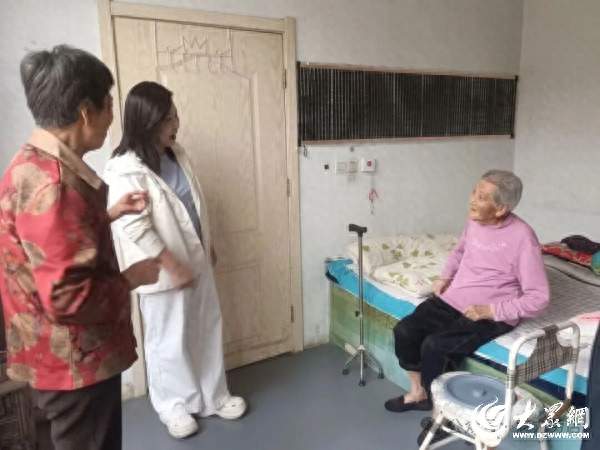 阳信县劳店镇开展百岁老人走访慰问活动