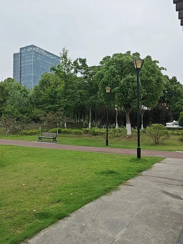 人到50岁才懂：所有大病，都是常年“瞎熬”出来的！
 
有没有发现一个很扎心的现