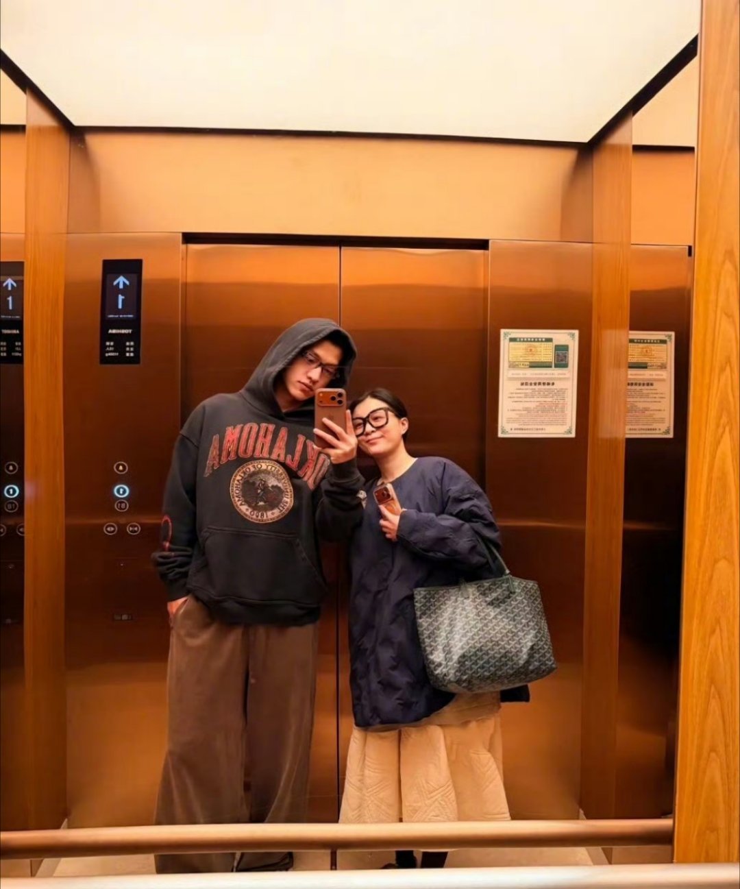 李嘉格与男友正脸合照太甜了姐姐！看起来很恩爱哦 