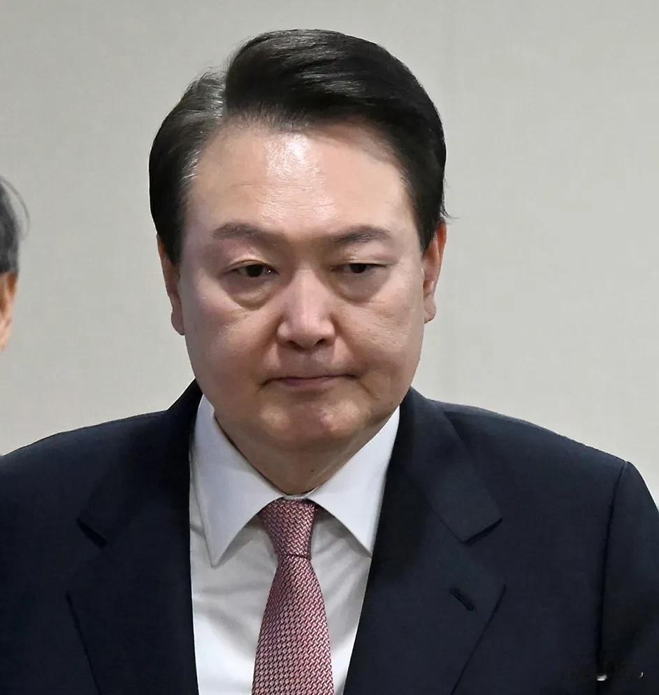 突发消息！韩国总统尹锡悦因涉内乱罪被正式批准逮捕。刚刚，韩国首尔西部地方法院凌晨