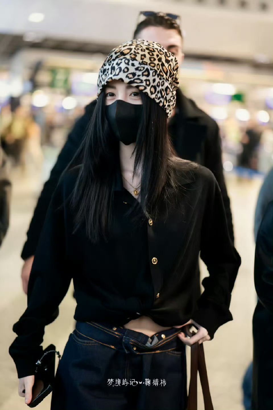 鞠婧祎米兰启程回国路透，起落平安～ ​​​
