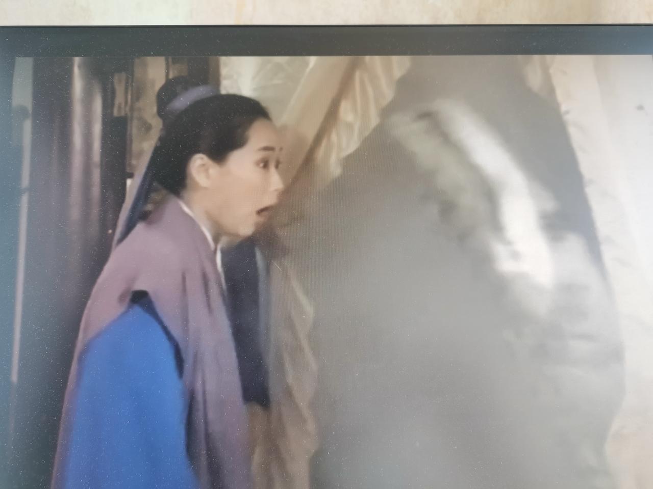 叶童被白蛇吓死过去的镜头，够小鲜肉学一辈子。叶童为何能成为金像奖历史上第一位双料