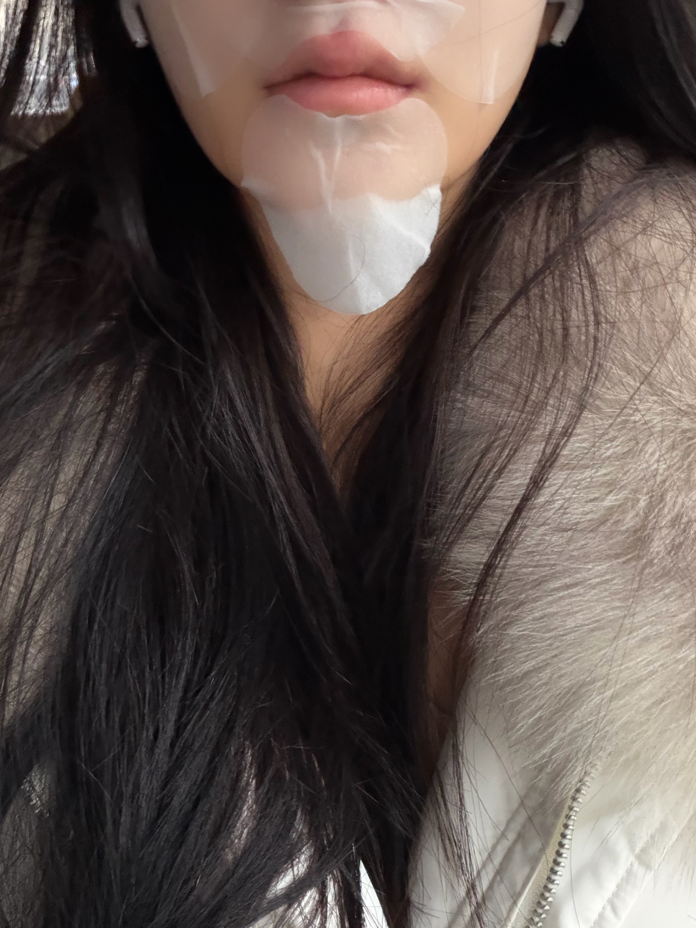 拥有嘟嘟唇其实很简单 上嘴唇长个痘痘就行