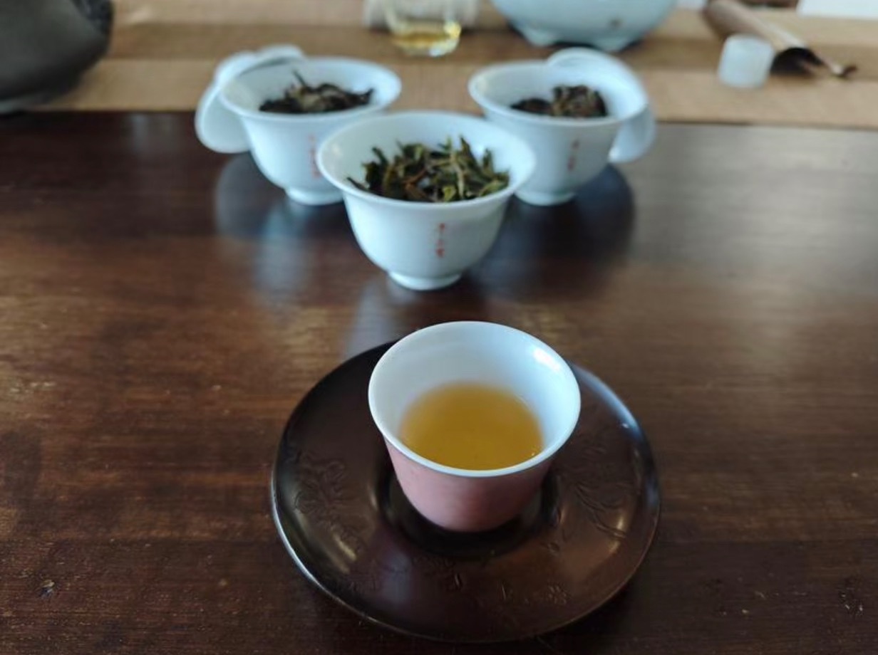 茶道  喝茶，不用在意很多，年龄、茶龄，专业不专业，很多人都是自然而然爱上了茶，