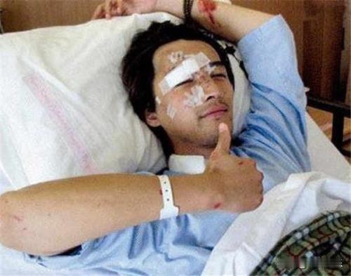 20年前，他为护胡歌不幸牺牲，胡歌承诺赡养其父母。如今，他是否践行了诺言？

2