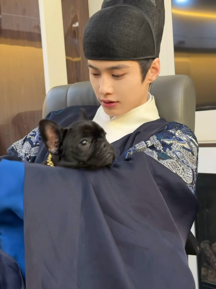 何与五天官宣三个商务何与一周官宣三个代言 五天三个新商务，这效率也太牛了！待播剧