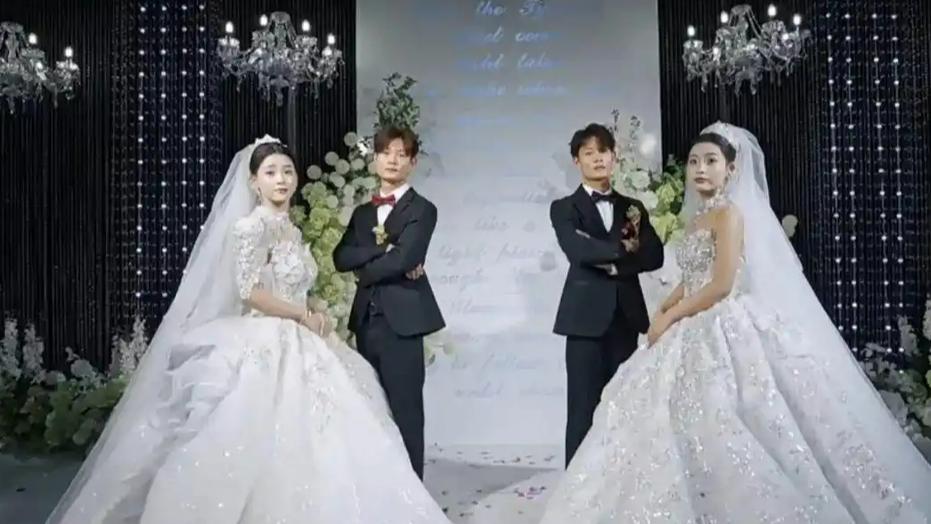 双胞胎兄弟同时迎娶双胞胎姐妹，堪称“喜上加喜，亲上加亲”的完美结合。这样的婚礼不