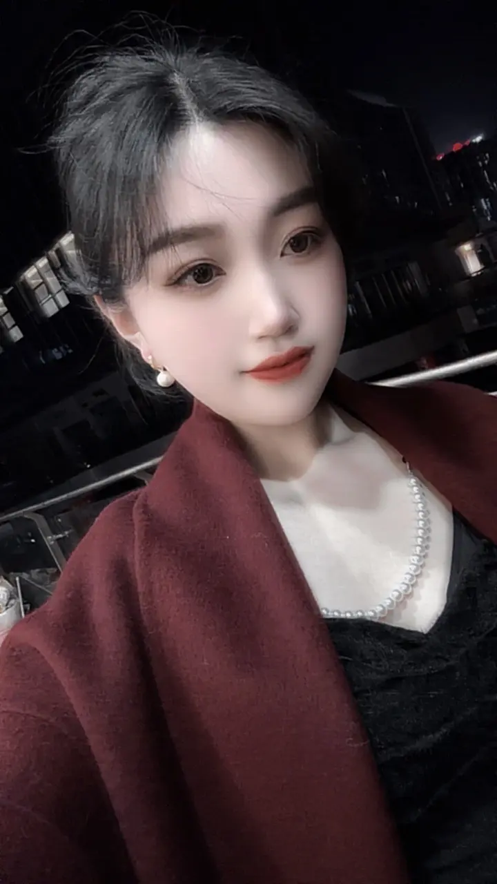 真怀念小时候大年三十下午洗完澡 穿上新衣服去炫耀拿着爸妈给的压岁钱出去...