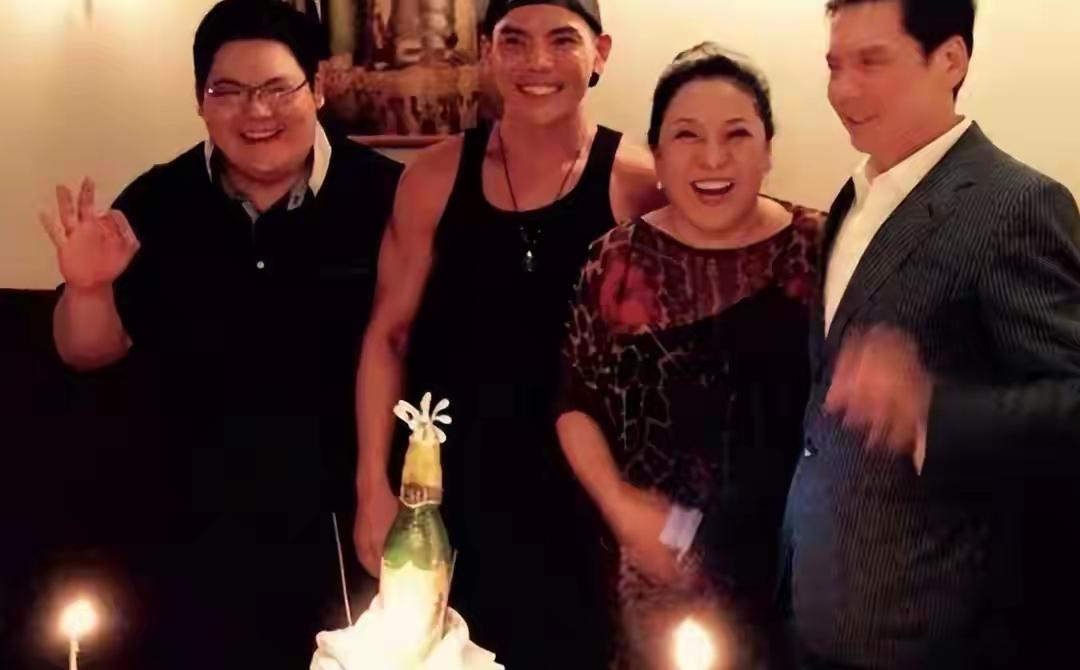 向太发话了，
怪不得向佐这么拼命赚钱，这个秘密终于被揭开。

向太陈岚谈到了“遗