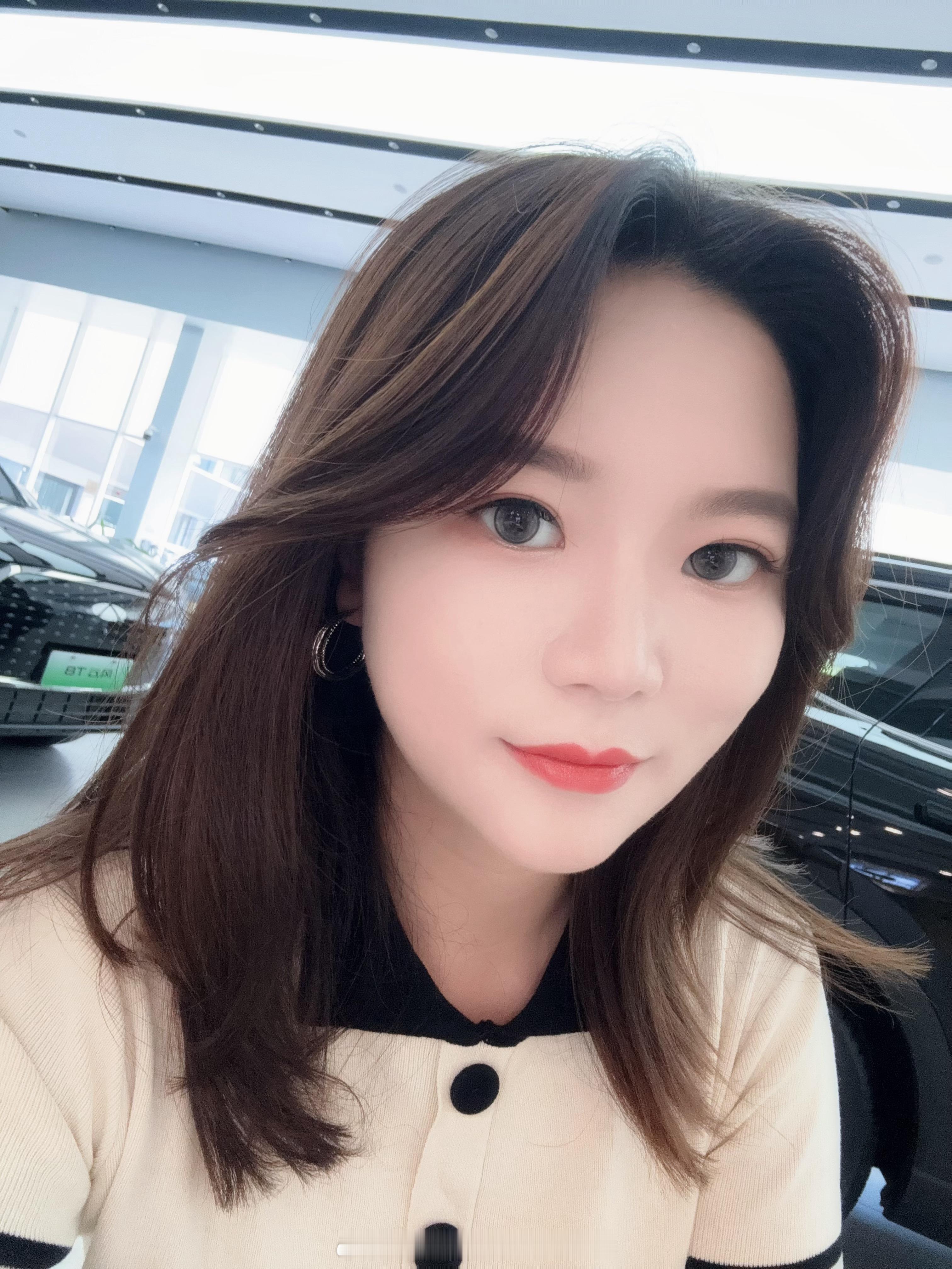效率超高的 好不容易留起来的长发一剪没啦[笑cry][笑cry][笑cry] ​