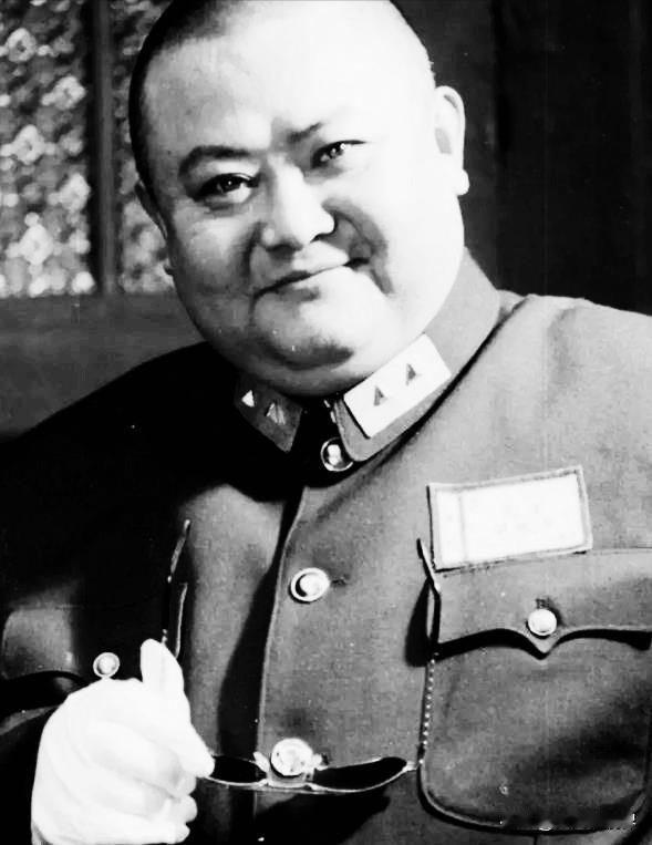 1942年，川军名将范绍增，击杀日方将领酒井直子，建立功勋。谁料，晚年时，他三儿