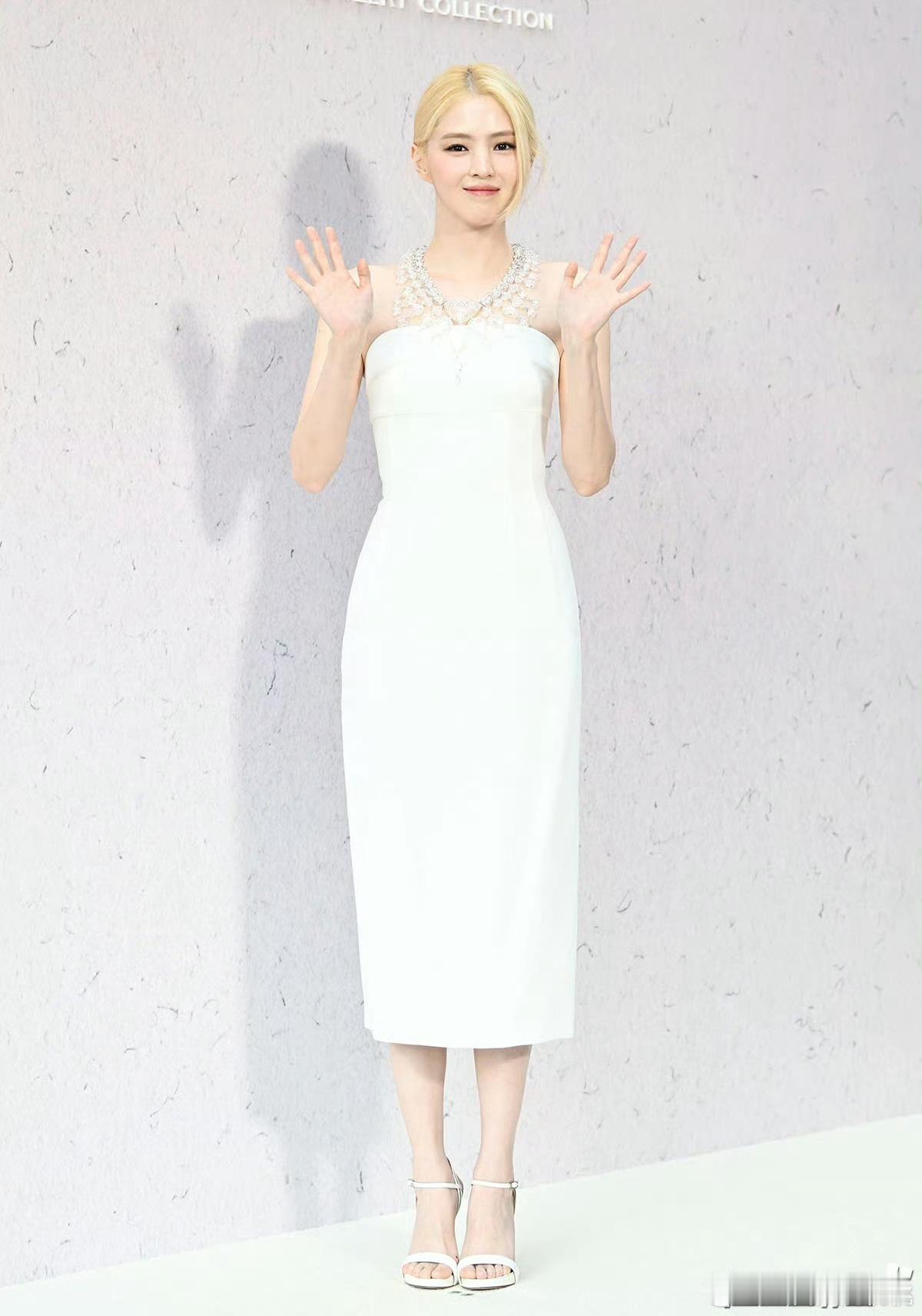 韩素希白色礼服出席Boucheron高级珠宝活动，佩戴Carte Blanche