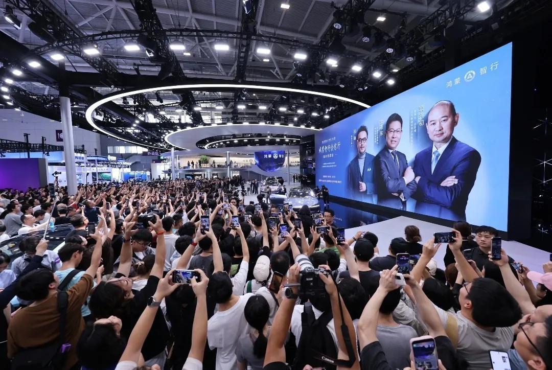 速来！2025深圳车展，汽车科技盛宴开场
 
5月31日至6月8日，2025粤港