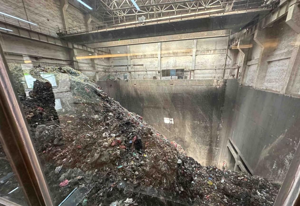 垃圾竟不够烧！中国焚烧厂陷入无米之炊困境🔥
近日，我刷到一则令人匪夷所思的新闻