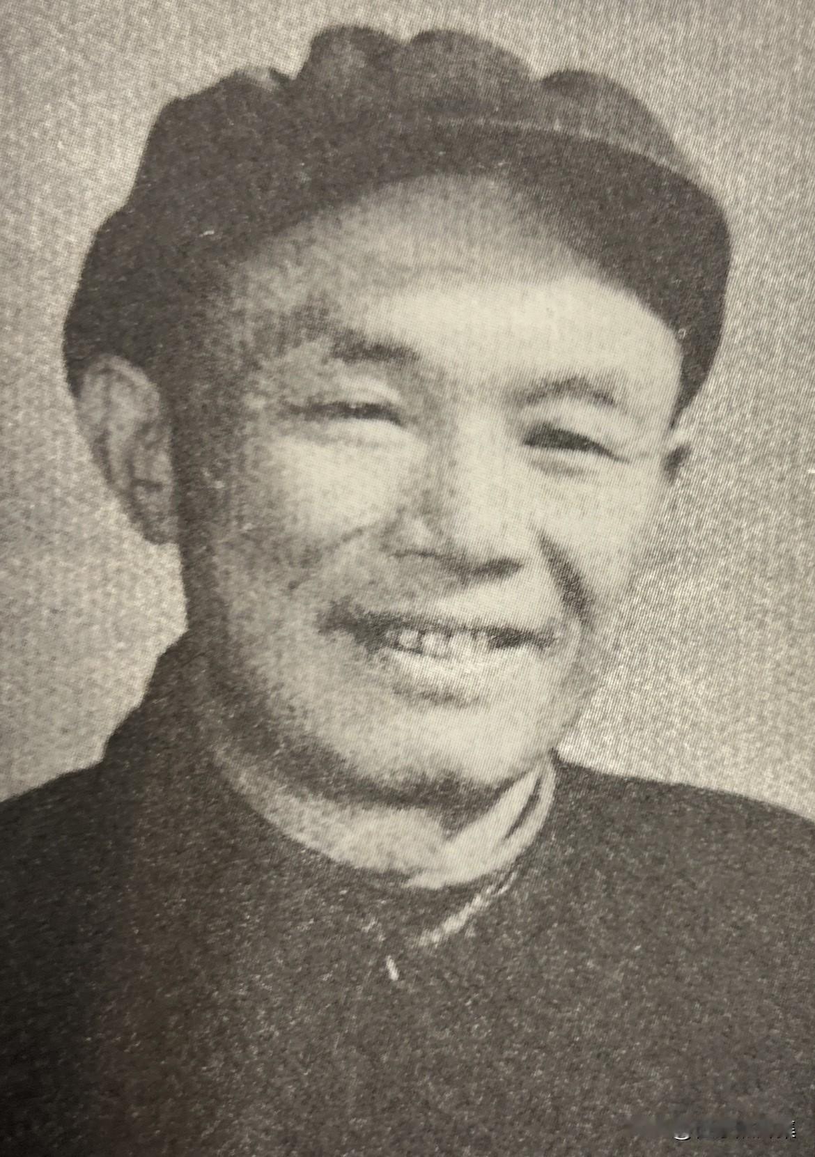 1975 年，钟伟在安徽省任农业厅副厅长，后任农垦厅副厅时期的老照片。早在195