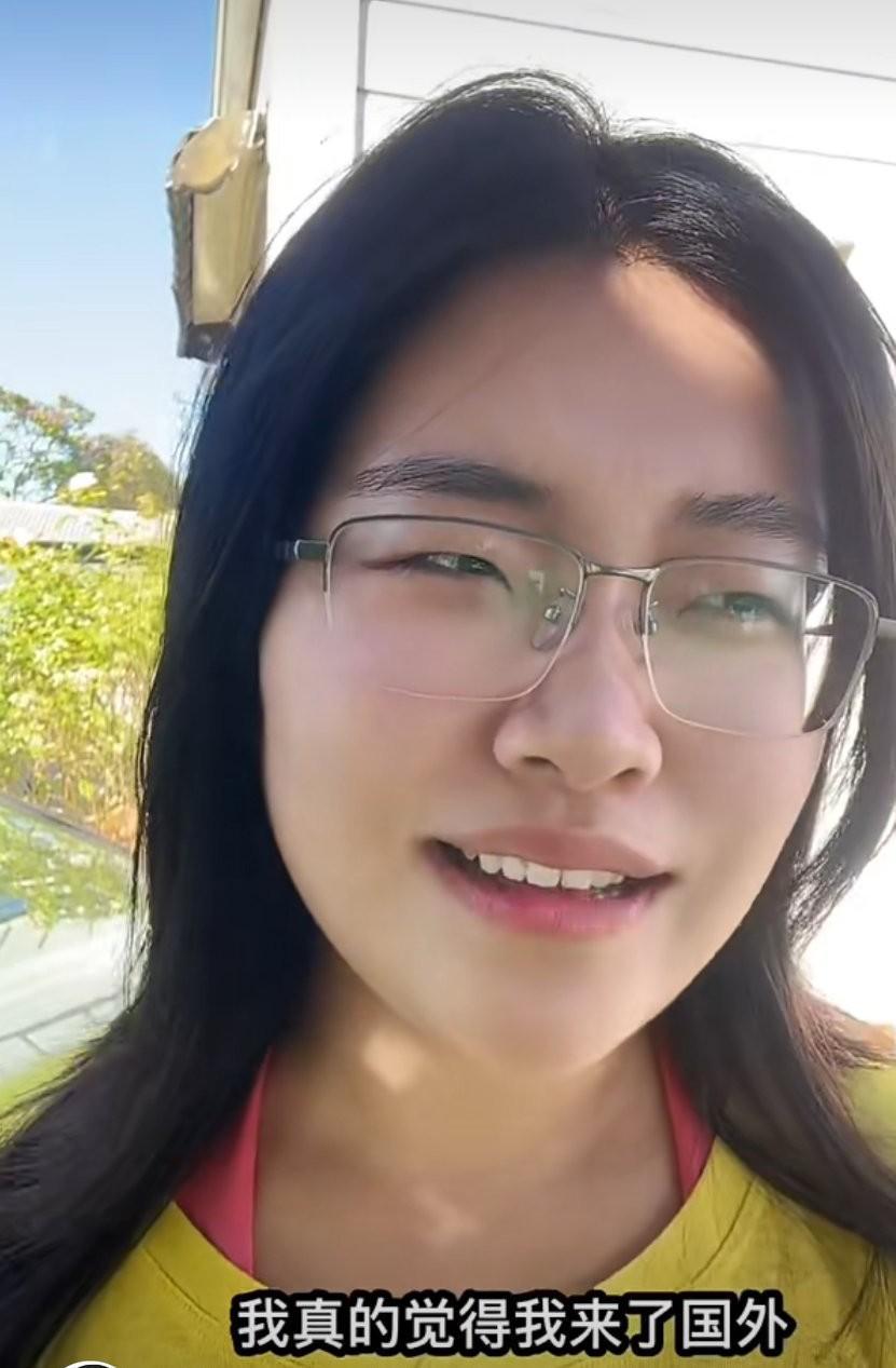 去新西兰呆了两个月的女子发视频称:在这边比在国内开心很多，觉得自己越来越天真，越