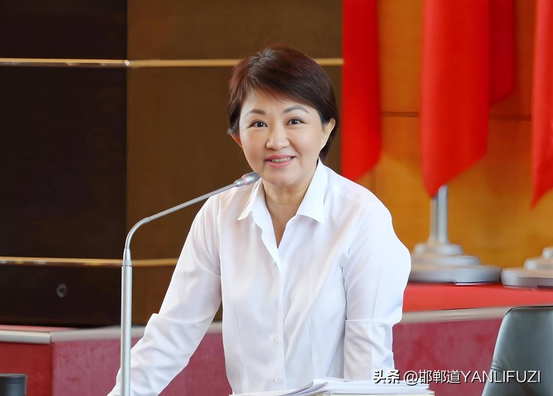 卢秀燕支持郑丽文访陆，就是明挺暗踩。
卢秀燕这波操作真是让人看透了她的小心思。