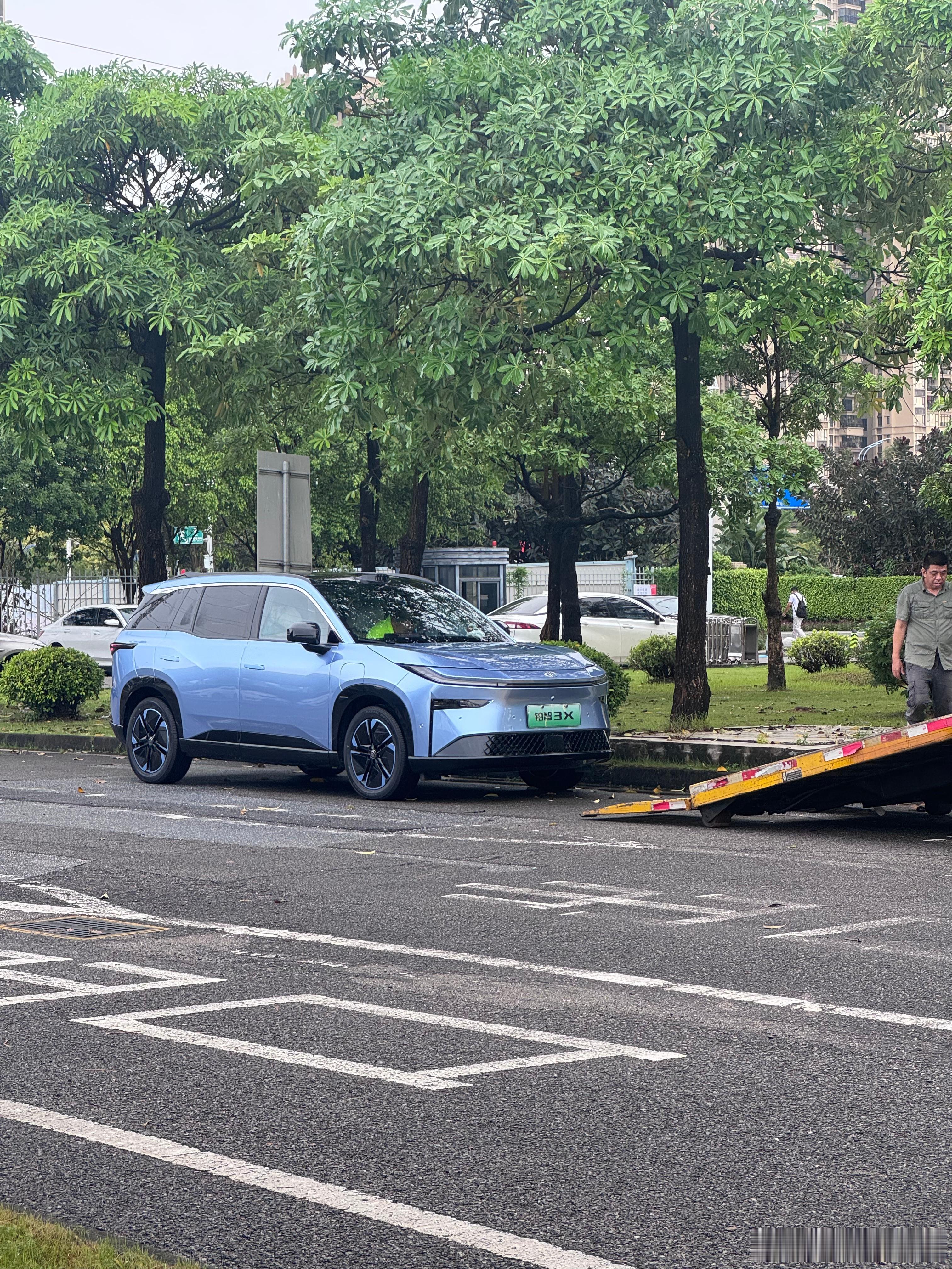 最近一辆蓝色的铂智3X被网友拍到，铂智3X新车色在网友的呼吁下终于落地了，这也体