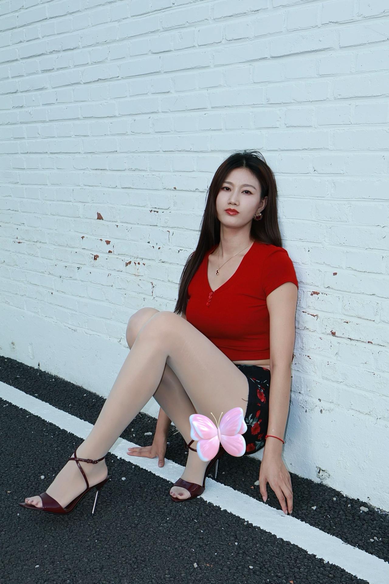 这个世界上都是自顾不暇的人，能顾及你情绪的人，实在是难得。御姐东方美