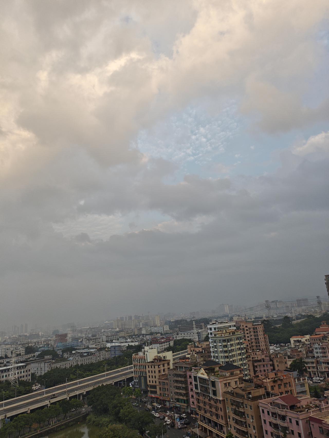 作者加速成长计划分享一下深圳的天气，深圳今日又有雷阵雨，气温24度到31度，黄色