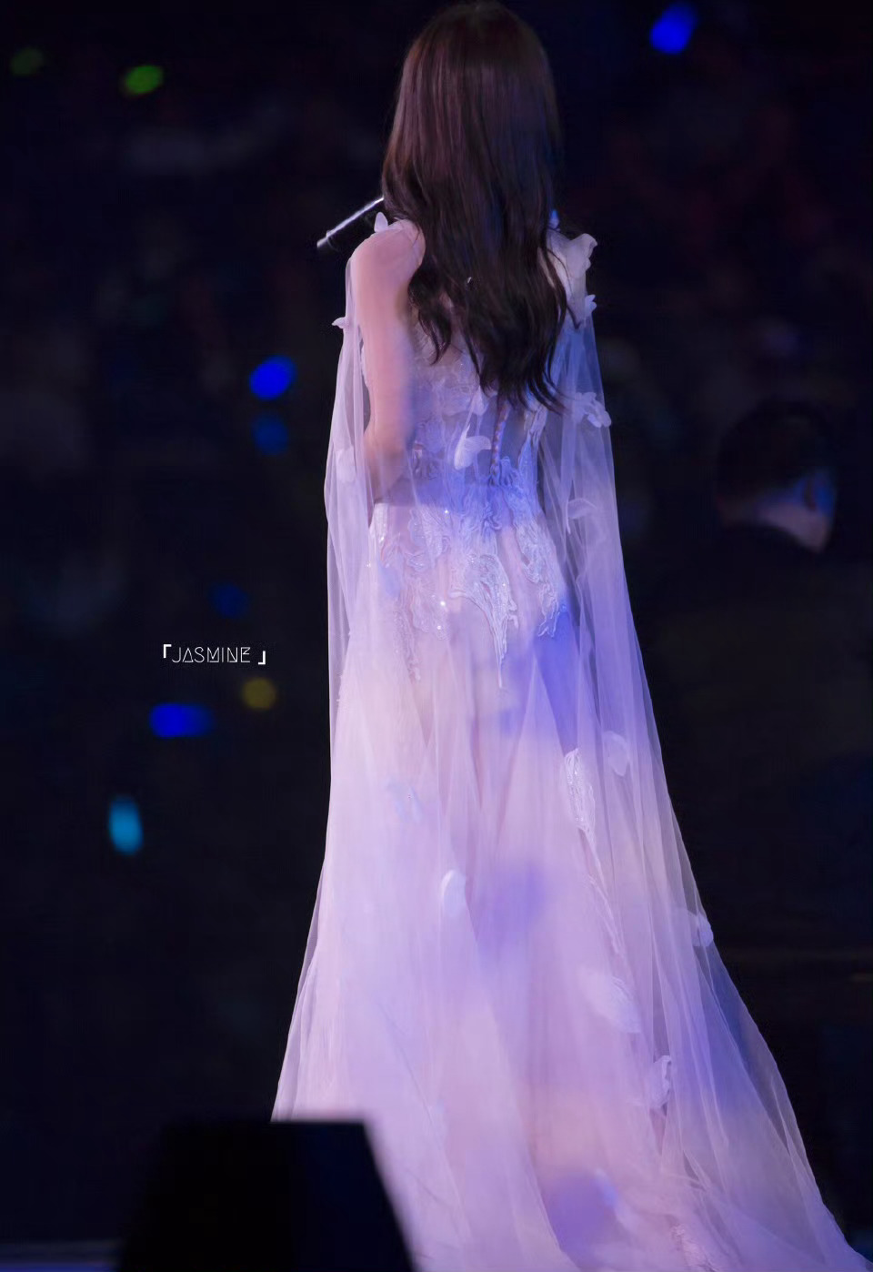 谁不想喊鞠婧祎一句老公 气场全开又飒又美，每一次出场都自带强大氛围感，清冷又坚定