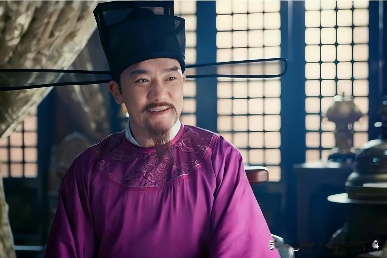 赵匡胤有一天去宰相赵普家串门，发现院子里有很多坛子。赵匡胤很奇怪问这是什么，赵普