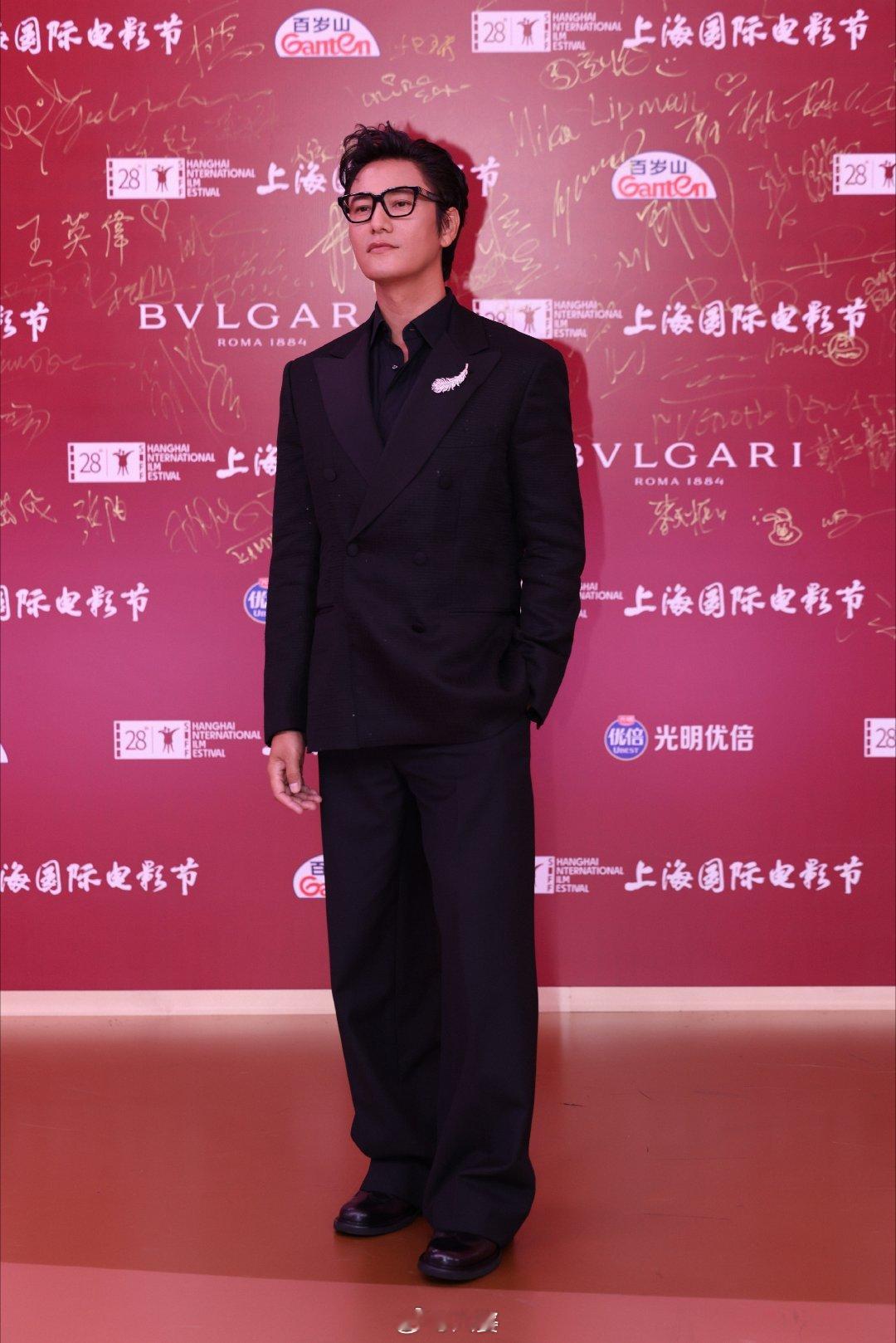 网友说陈坤被替换了从《金粉世家》里意气风发的少年，到如今年届五十的实力派演员，时