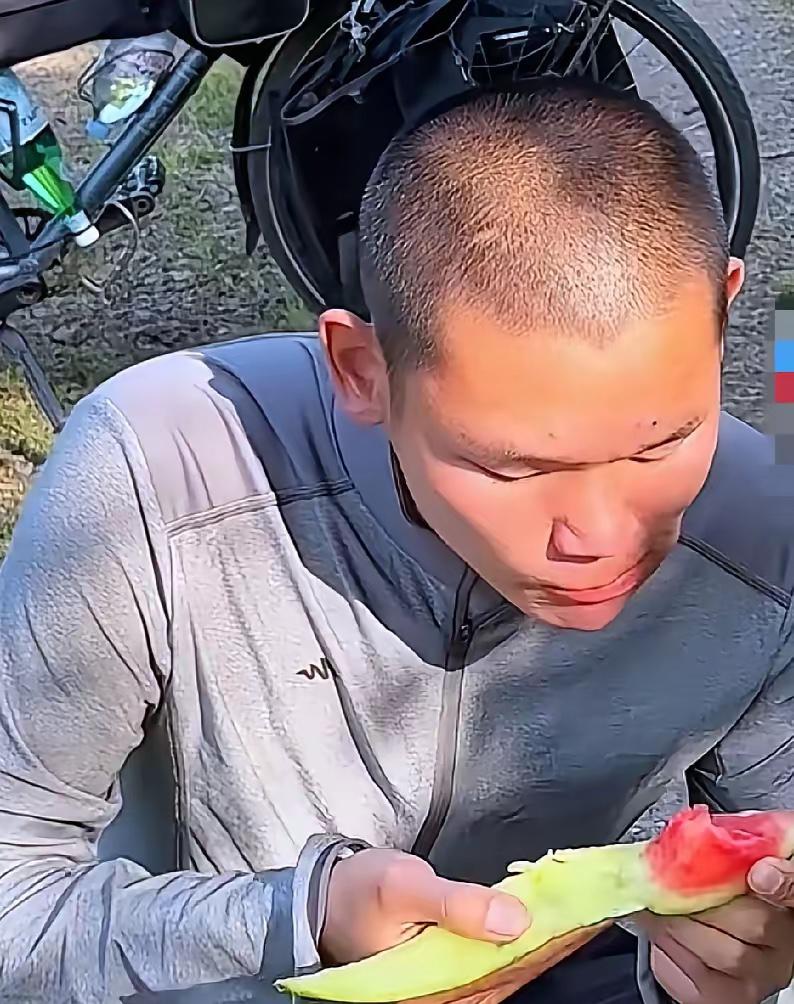 很多人只看到宣判一名军队高官，却忽略这次会议藏着更深的治理思路，不公布最终判罚结