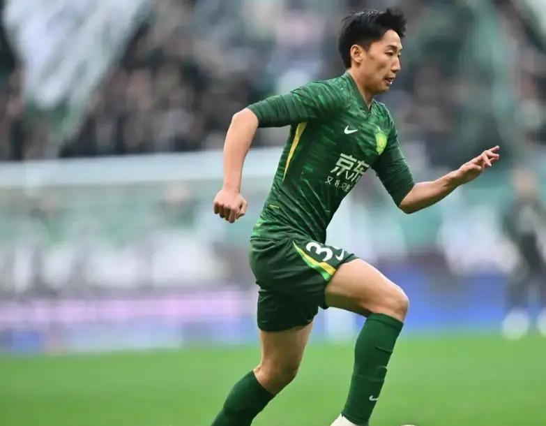 罚单跨赛季，这操作够狠。
曹永竞亚冠二级踢河内，红牌一张，亚足联直接加码，一共