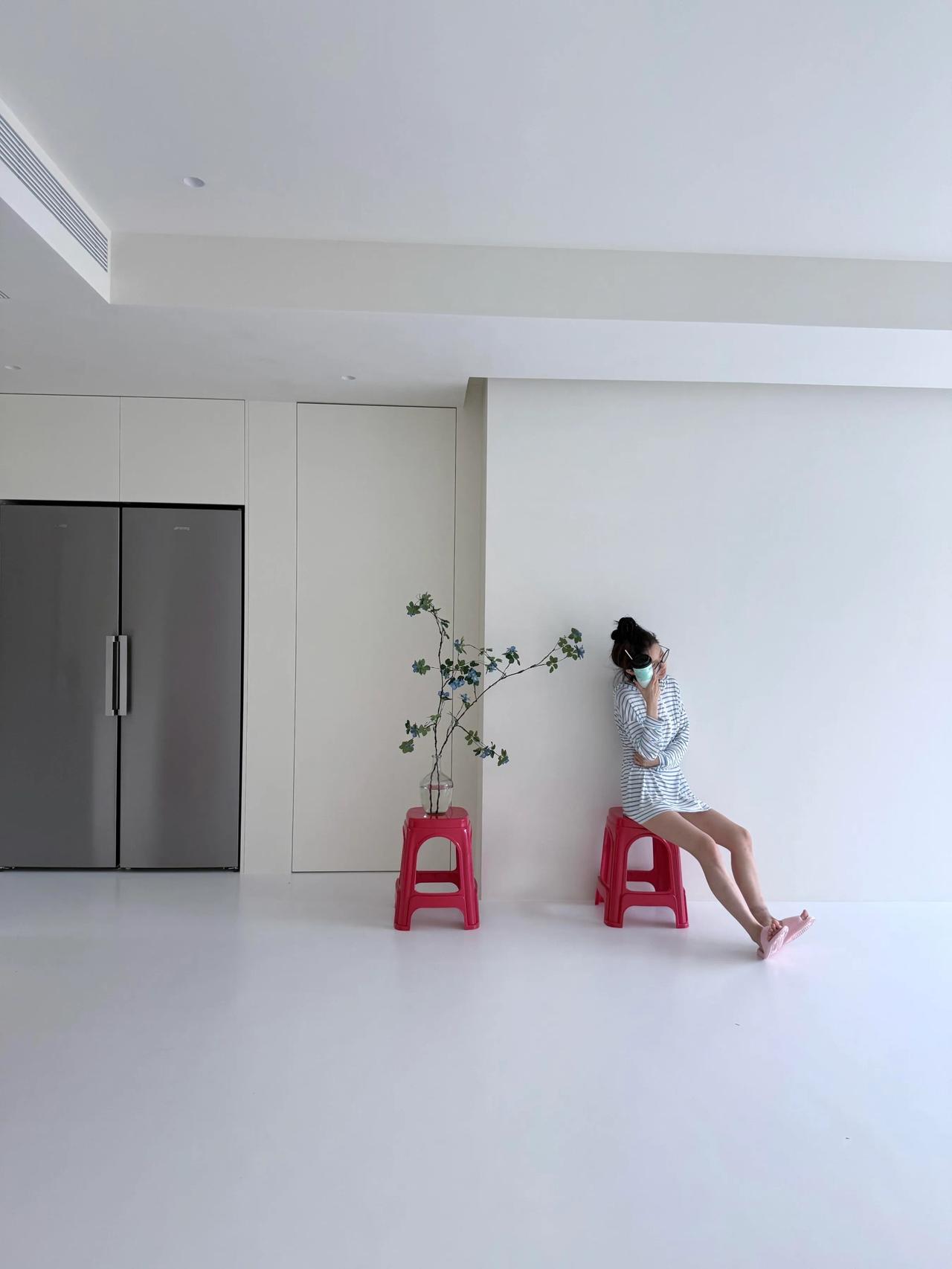 我妈说：你家是被人偷了吗？新家入住三个月，家里还是干干净净。

我妈第一次来的时