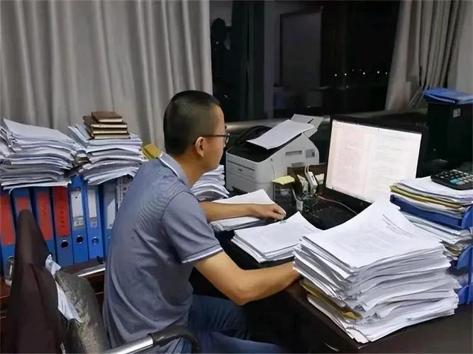 说说身边公务员满30年以上工龄提前退休的情况。
       近些年，身边满三十